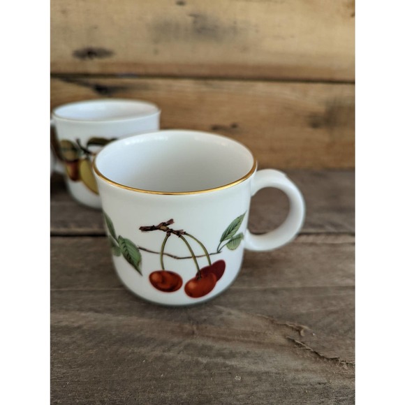 Vintage 1961 Royal Worcester Evesham Set of 4 Flat Cups / Fine Porcelain - Picture 4 of 10